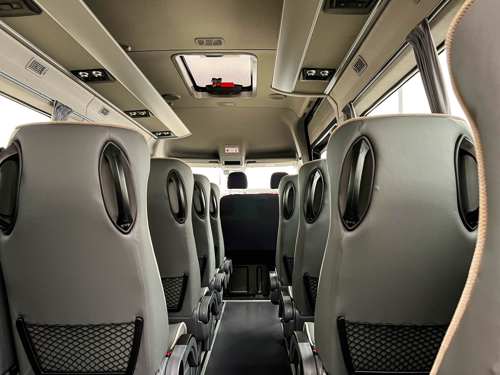 Hyundai H350 – мікроавтобус для комфортабельних пасажирських перевезень в наявності у автосалоні! | Автоберег - фото 10